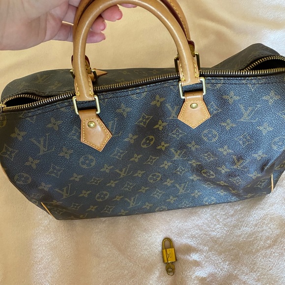 ❗️SOLD❗️2017 Louis Vuitton Speedy 35 - Picture 4 of 11